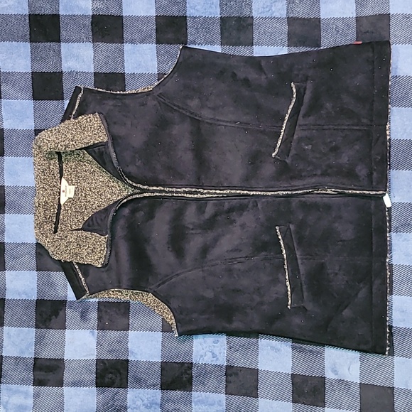 Woolrich. Faux-suede Full-zip vest. Poly-blend Liner. Women's size XL. - Picture 1 of 16